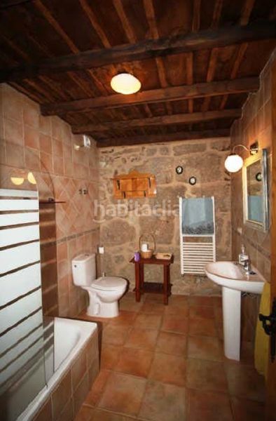 Foto 6895b0cb-4377-4510-a1ac-dabfa4f1d4b6. Edifici a Páramo (O)