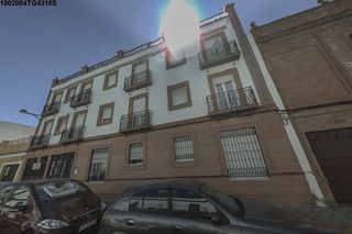 Parking coche en Calle manuel de falla 38. Plaza de aparcamiento en dos hermanas (sevilla) - fr 7067