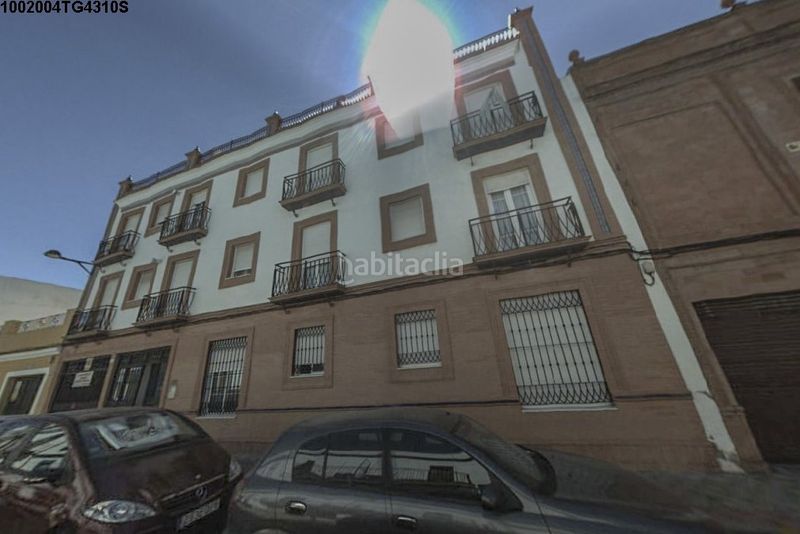 Foto 3b12f882-27db-422a-aad2-5e77621b0870. Aparcament cotxe a calle manuel de falla 38 a Centro - Doña Mercedes Dos Hermanas