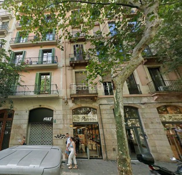 Foto 32df16ab-f4b9-4c1c-addd-56fb7d39200e. Local comercial a carrer de la diputació 206 a L´Antiga Esquerra de l´Eixample Barcelona