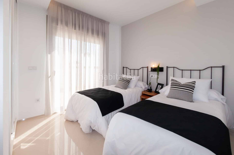 Foto f3f0b51b-4d45-48af-b86e-bc84aab21928. Chalet in Centro Alcázares (Los)