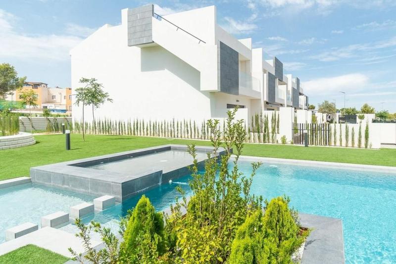 Foto 141838ea-b225-4a16-8b0f-63959eb62a8e. Erdgeschoss mit pool in Los Balcones-Los Altos Torrevieja