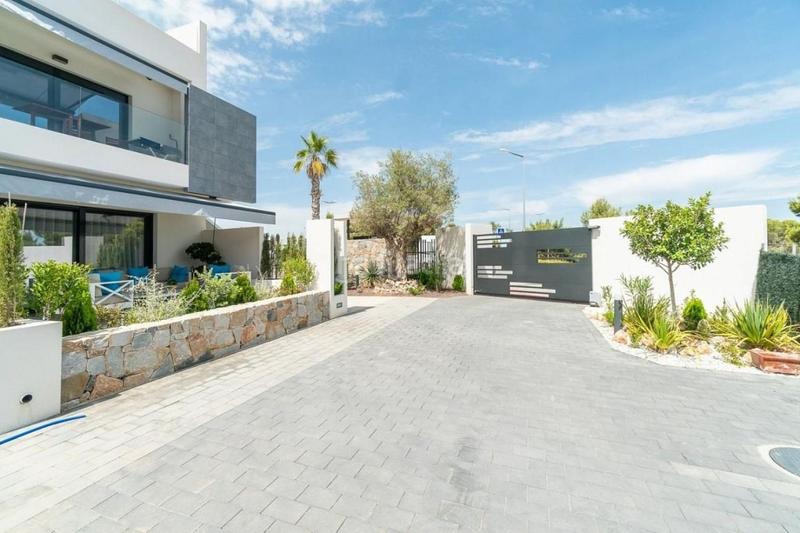 Foto ac7573d0-1f7a-4705-be8e-bb16468fb3d3. Erdgeschoss mit pool in Los Balcones-Los Altos Torrevieja
