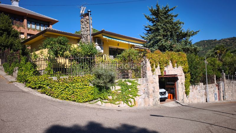 Foto 13e55447-7005-4e83-a3b7-ba70d0e595cf. Chalet con camino riscaldamento parcheggio piscina in Santa María del Tiétar