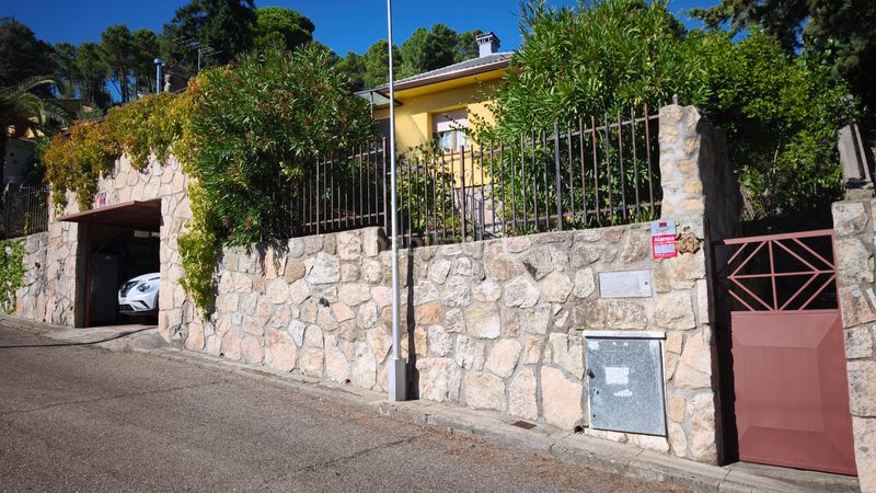 Foto 3e94b3f3-2435-4d9f-be99-92cfcc5c9b5a. Chalet con camino riscaldamento parcheggio piscina in Santa María del Tiétar