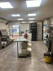 Local commercial dans Avinguda dels rasos de peguera 131. Piso a la venta 66.000 licencia c3 alquilado en rentabilidad