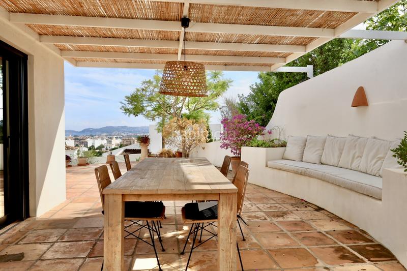 Foto 005a6af9-3dd0-4944-8b89-8a0683f53b90. Casa villa en venta en jávea con vistas al mar en urbanización puchol en Xàbia