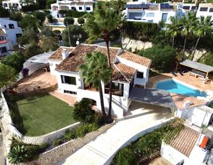 Casa a Puerto. Villa en venta en jávea con vistas al mar en urbanización puchol