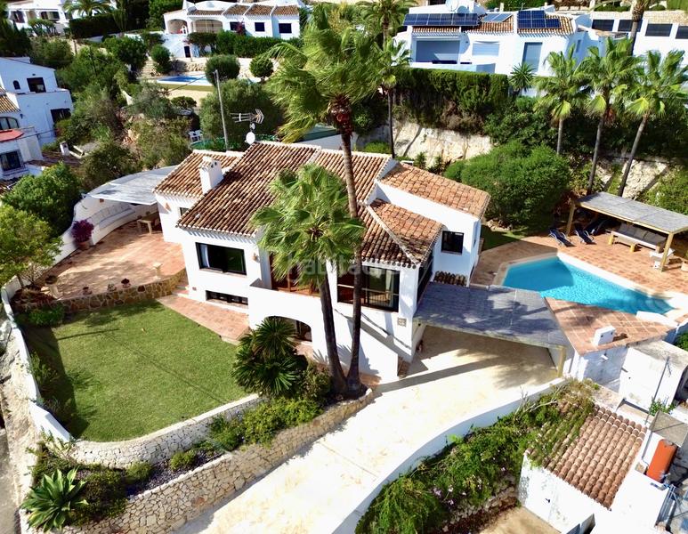 Foto 5758dc2b-2118-4b07-b05e-0f6030e1fce9. Casa villa en venta en jávea con vistas al mar en urbanización puchol en Xàbia