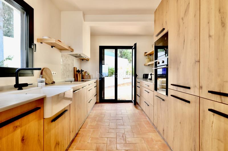 Foto 6225f483-d18d-434d-84f2-e5142dff1fa1. Casa villa en venta en jávea con vistas al mar en urbanización puchol en Xàbia