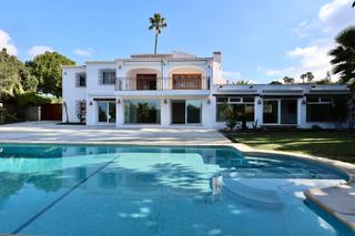 Casa a Centro Ciudad. Villa en venta en javea en la zona del club de golf