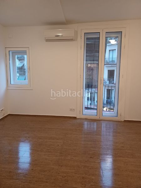 Foto 5249f49d-5a44-4a69-bea8-6bab91b9cae5. Pis a Raval Barcelona