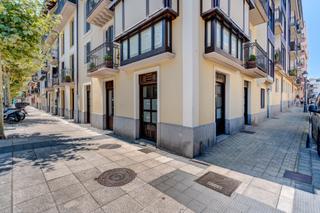 Location Local commercial à Santiago kalea 41. Amplio local comercial en el corazón de santiago