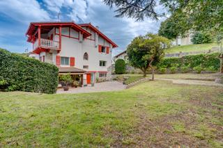 Xalet a Foru kalea 2. Villa exclusiva en venta en el corazón de hondarribia – un refug