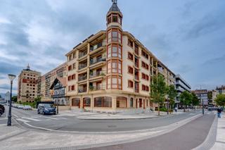 Location Local commercial à Bidasoa ibilbidea 18. Alquiler – local representativo con vistas al mar. si entras den