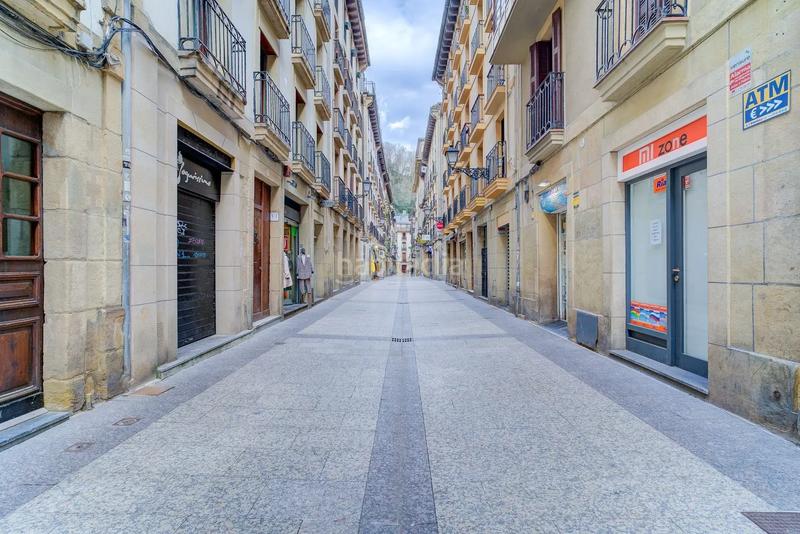 Foto f8ce70c5-7858-4fe0-a67f-23904528497f. Local commercial dans esterlines kalea dans Parte Vieja Donostia - San Sebastián