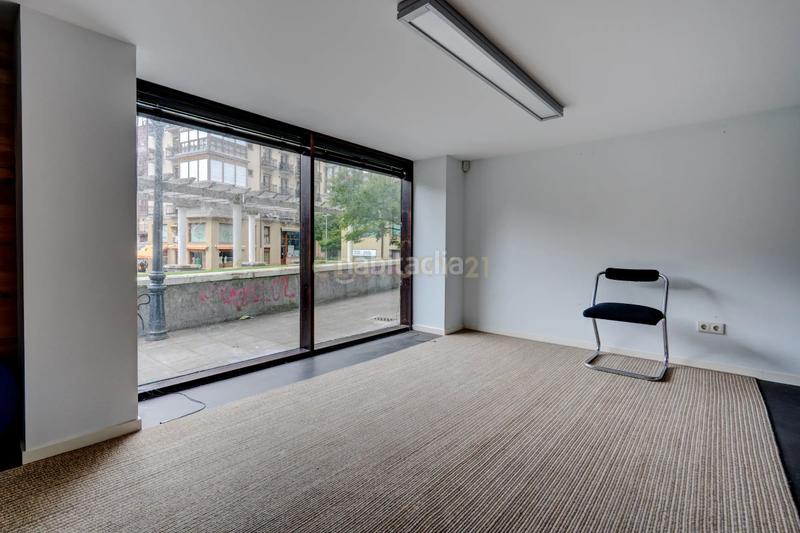 Foto b18a95cd-f48e-4d44-8c5a-dc3a1d22e679. Geschäftsraum in errenteria kalea in Pinar - Anaka - Belaskoenea Irun