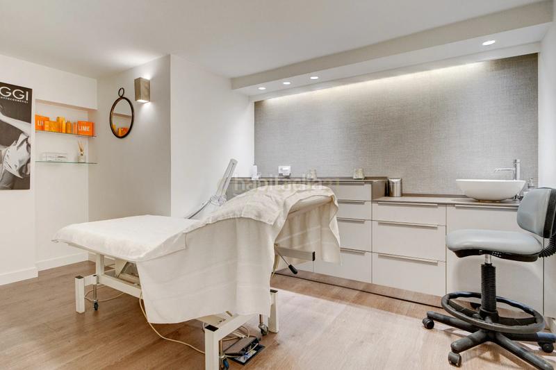 Foto 1e3a6b00-8c31-45b6-bfd1-27a38ea87935. Local comercial a juan arana galerias 10 a Centro - Mendibil - Santiago Irun