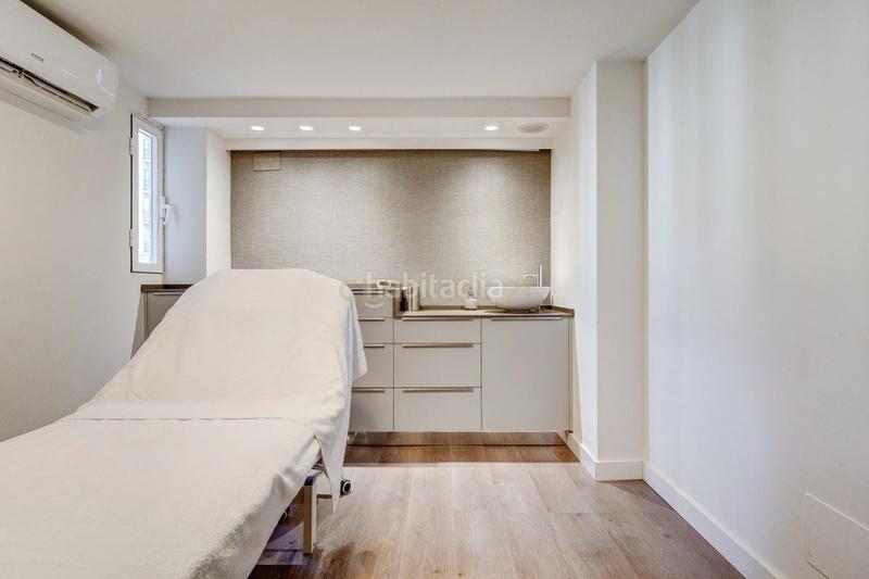 Foto 41e9796b-42c6-43c2-8345-eba5dc7c84ab. Local comercial a juan arana galerias 10 a Centro - Mendibil - Santiago Irun