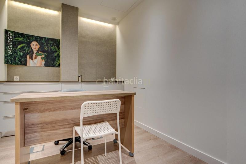 Foto 51d16496-32a7-4aa8-b089-a0f28fd77d35. Local comercial a juan arana galerias 10 a Centro - Mendibil - Santiago Irun