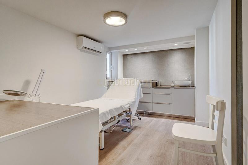 Foto ca91d56d-f6e1-4695-8302-f08fdb752d46. Local comercial a juan arana galerias 10 a Centro - Mendibil - Santiago Irun