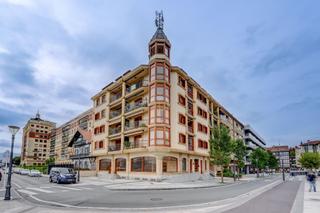 Location Local commercial  Bidasoa ibilbidea, 18, 20280 hondarribia, gipuzkoa, spain 18. Alquiler  local representativo con vistas al mar. si entras dent