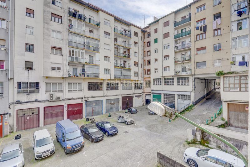 Foto e9b85d29-a4b1-4499-88c2-f95edf913505. Locale commerciale in serapio mugica kalea in Centro - Mendibil - Santiago Irun