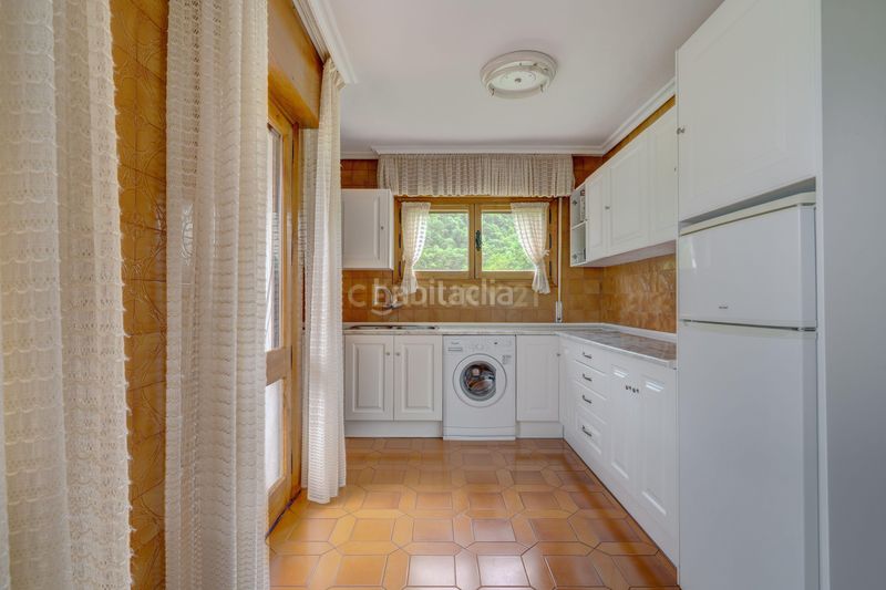 Foto 255f9b7d-410d-464b-90e2-a1d80ac0fa96. Pis a Oiz