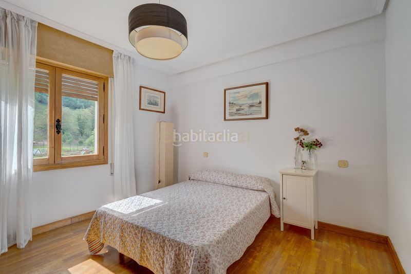 Foto ae0f1bbb-3bfd-44ac-be10-6725e90cd333. Pis a Oiz