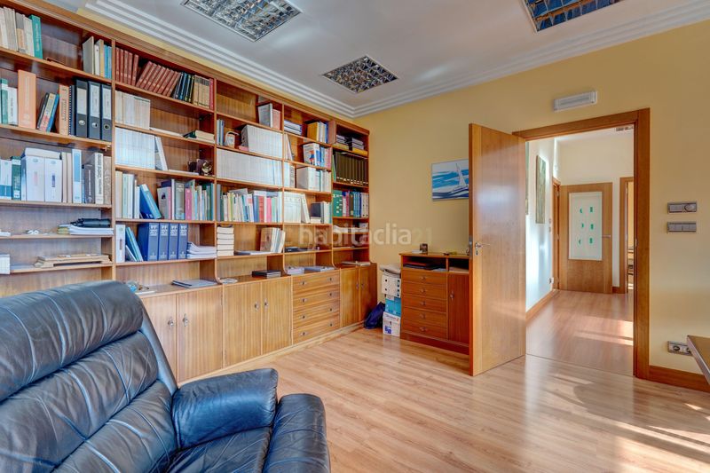 Foto bf6b5189-c03b-4b28-b7d7-65d6d399b5de. Office space in auzolan kalea in Pinar - Anaka - Belaskoenea Irun