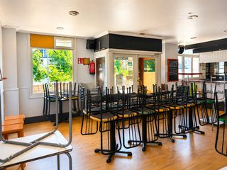 Flat in Centro - Mendibil - Santiago. Se vende bar restaurante en pleno funcionamiento con buena terra