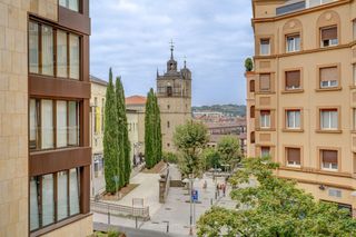 Appartement à Fermin calbeton kalea, 6, irun, spain 6. Gran vivienda de 135 m útiles con raya de garaje incluida  para