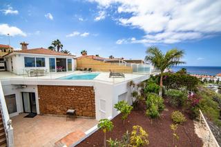 Chalet à Poligono 8, 6  playa del duque. Exclusiva villa en la mejor zona de el duque, calle roque nublo