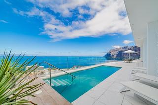 Attique en Geranio 8. tico exclusivo con piscina privada y vistas al ocano  los giga