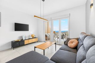 Appartement in Calle países bajos. Apartamento reformado de un dormitorio con vista al océano en ve