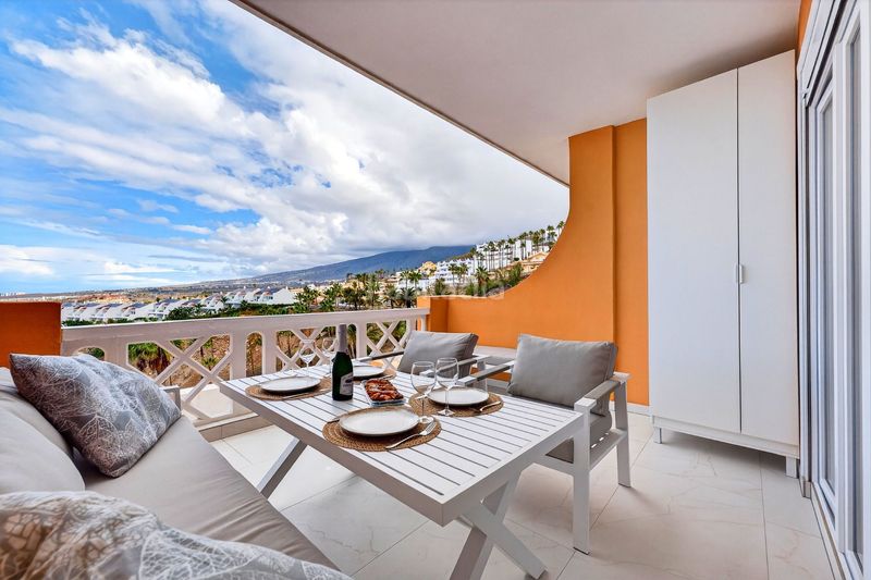 Foto 650271c6-3e54-4134-ab54-d75c50859f05. Apartament a calle países bajos a San Eugenio Alto Adeje