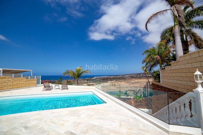Foto 43d1862d-2fc0-4603-876c-1e385c28619e. Chalet exclusiva villa en la mejor zona de el duque, calle roque nublo en Adeje