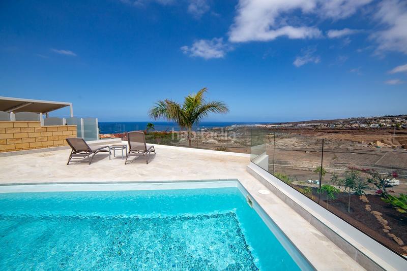 Foto 54297430-d497-43a6-ae82-4860c443f185. Chalet exclusiva villa en la mejor zona de el duque, calle roque nublo en Adeje