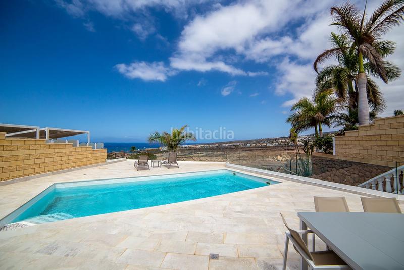 Foto 623c9ccc-e902-44c7-84bb-7e05c34812ff. Chalet exclusiva villa en la mejor zona de el duque, calle roque nublo en Adeje