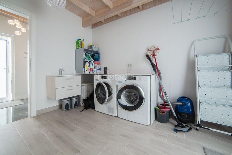 Foto a6555e31-18c2-4e6a-b77c-ba2bfcbf04d4. Chalet exclusiva villa en la mejor zona de el duque, calle roque nublo en Adeje