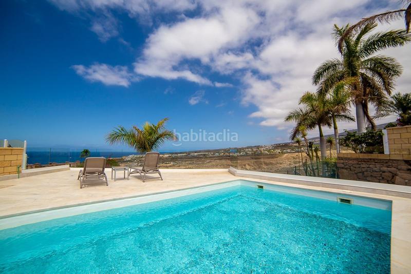 Foto df722bc9-477d-4fc6-bb1e-2299af345981. Chalet exclusiva villa en la mejor zona de el duque, calle roque nublo en Adeje
