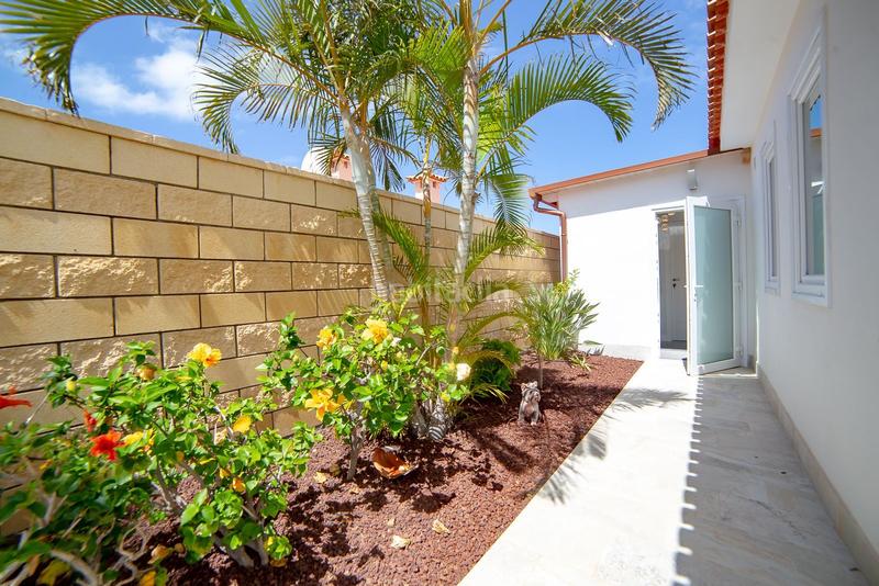 Foto e154d6e5-98af-41c1-8497-63bceb909ef2. Chalet exclusiva villa en la mejor zona de el duque, calle roque nublo en Adeje