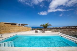 Xalet  Roque nublo. Exclusiva villa en la mejor zona de el duque, calle roque nublo