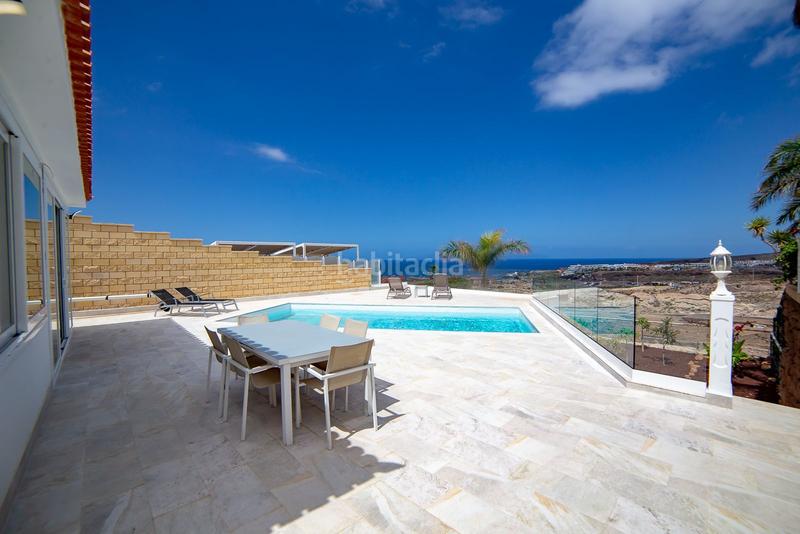 Foto e79c024b-ccd4-4cb5-91fa-58d7446463ca. Chalet exclusiva villa en la mejor zona de el duque, calle roque nublo en Adeje