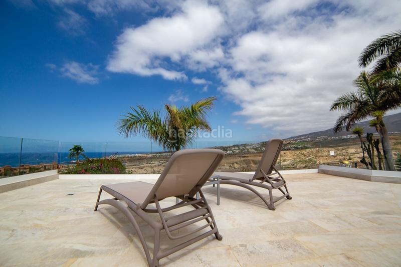 Foto fcc27fc0-bdcb-47de-8d36-68c7e53b5b9b. Chalet exclusiva villa en la mejor zona de el duque, calle roque nublo en Adeje