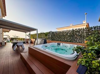 Casa  Sol. Moderno chalet pareado con piscina privada y vistas panorámicas