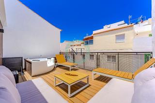 Appartement à El muelle. Loft de lujo en primera línea de mar con solárium y jacuzzi en l