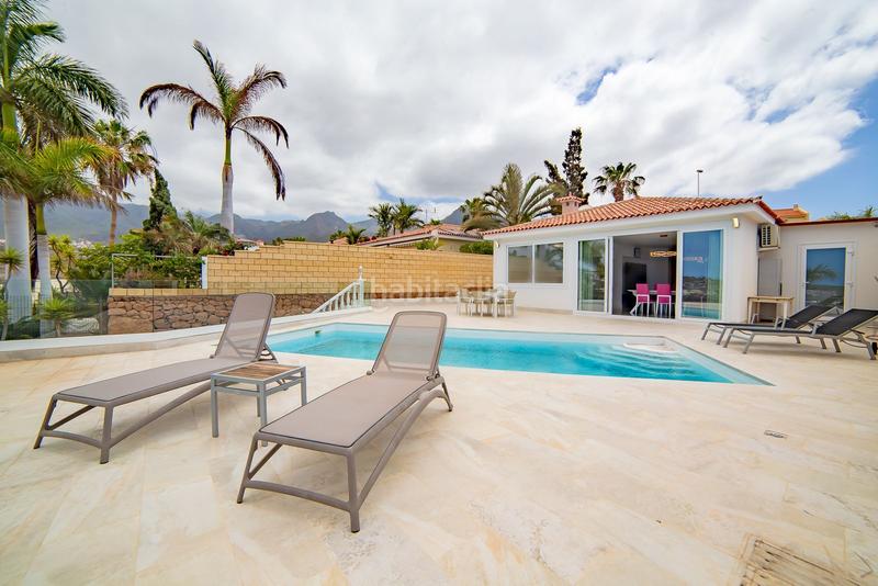 Foto 57c7d895-46fc-45fa-9294-d116c7f3fac8. Chalet exclusiva villa de una planta con impresionantes vistas al mar y a las montañas en la zona del duque, tenerife south en Adeje