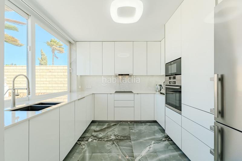 Foto 6261a990-0180-498f-af76-89f8d47a10c0. Chalet exclusiva villa de una planta con impresionantes vistas al mar y a las montañas en la zona del duque, tenerife south en Adeje