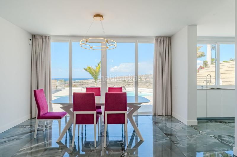 Foto a5080b7c-89bb-4a2b-9a07-426875bb8f32. Chalet exclusiva villa de una planta con impresionantes vistas al mar y a las montañas en la zona del duque, tenerife south en Adeje